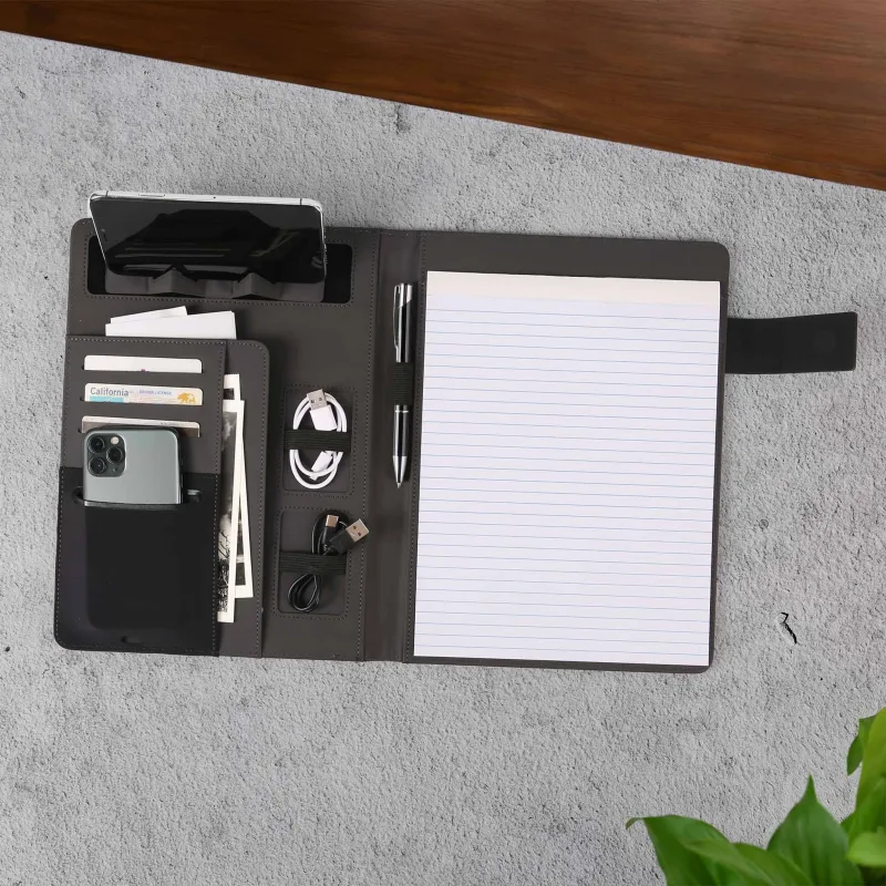 Magnus Padfolio — view 2