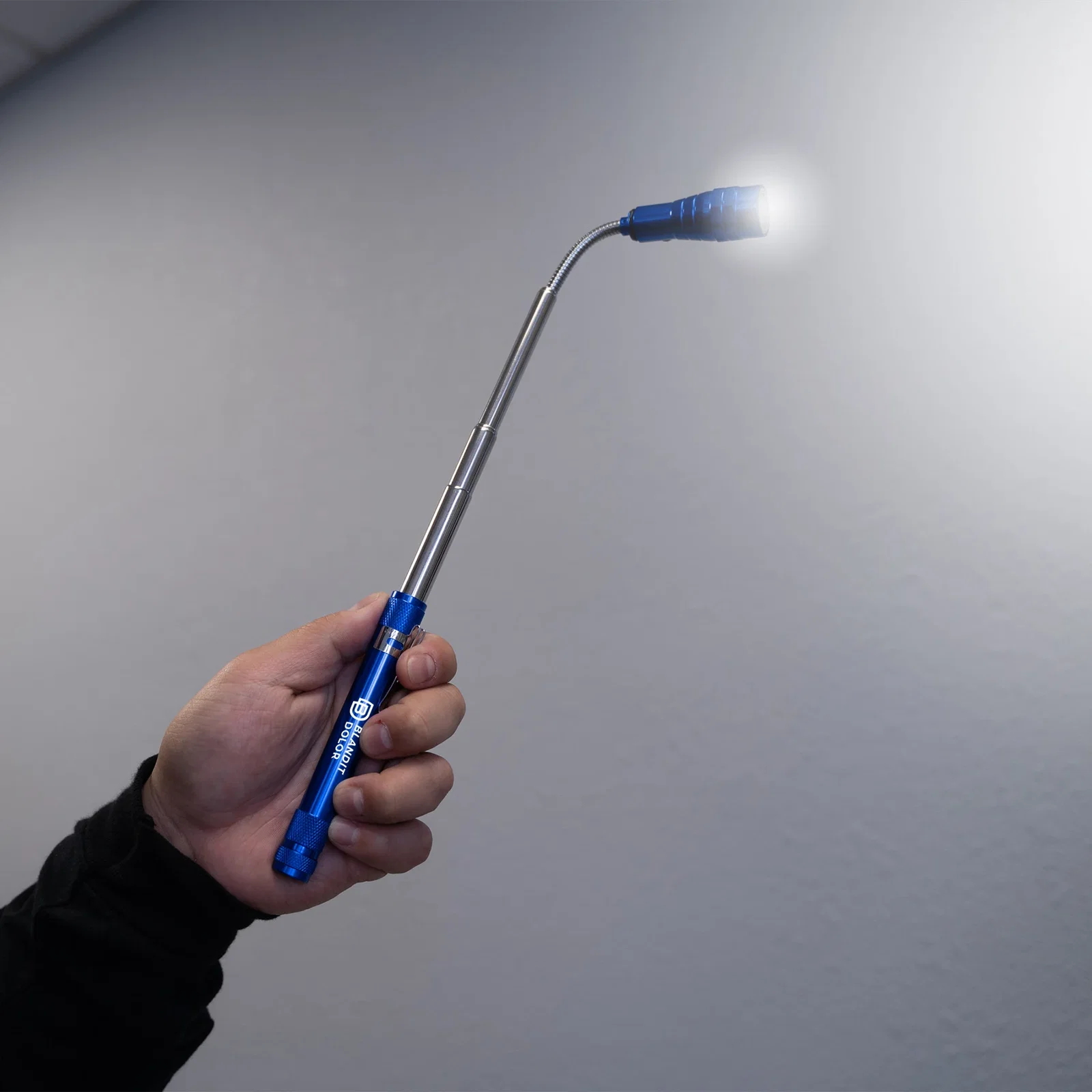 3 LED Telescopic Flashlight — view 2
