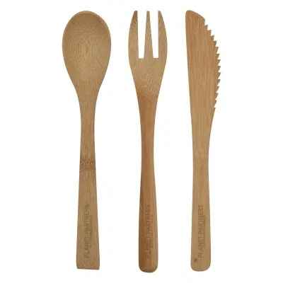 Handle ends of the wooden set shown up close