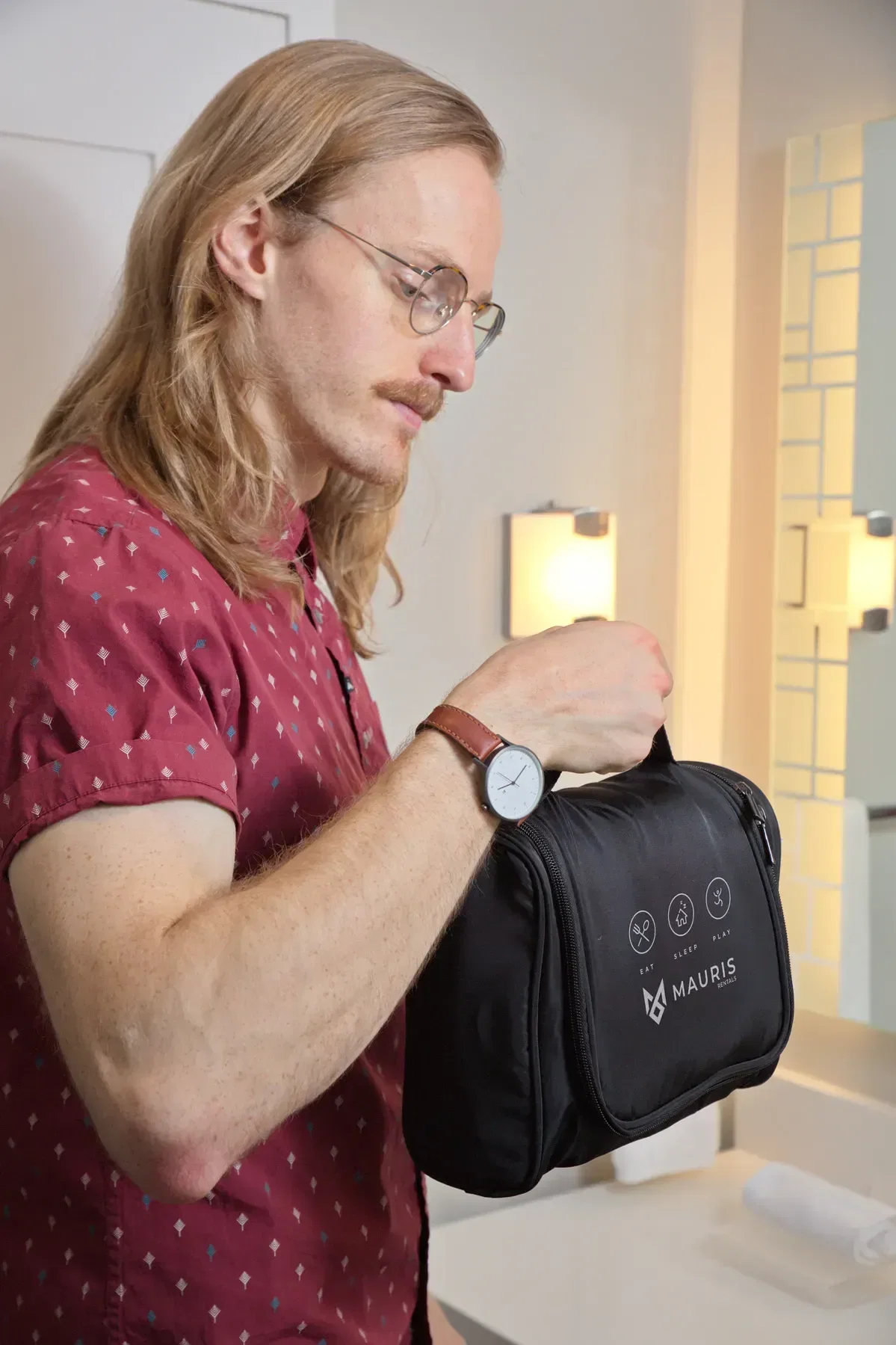 Branded AeroLoft toiletry bag side profile showing the durable zippers
