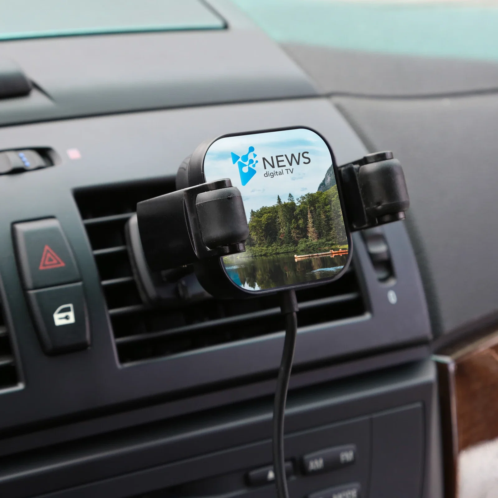 Airhug Wireless Charging Car Dock — view 3
