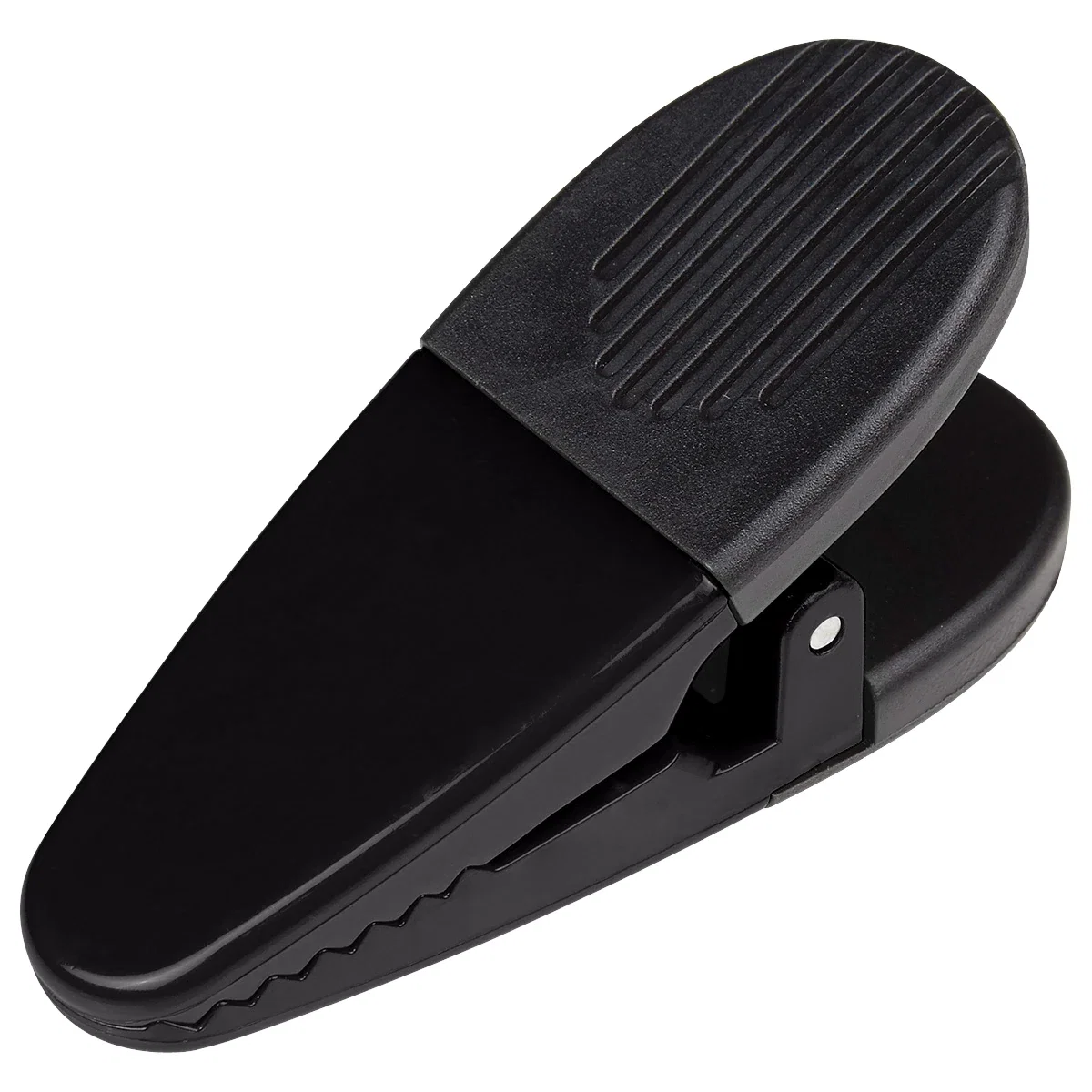 Three-quarter view of the whole clip body