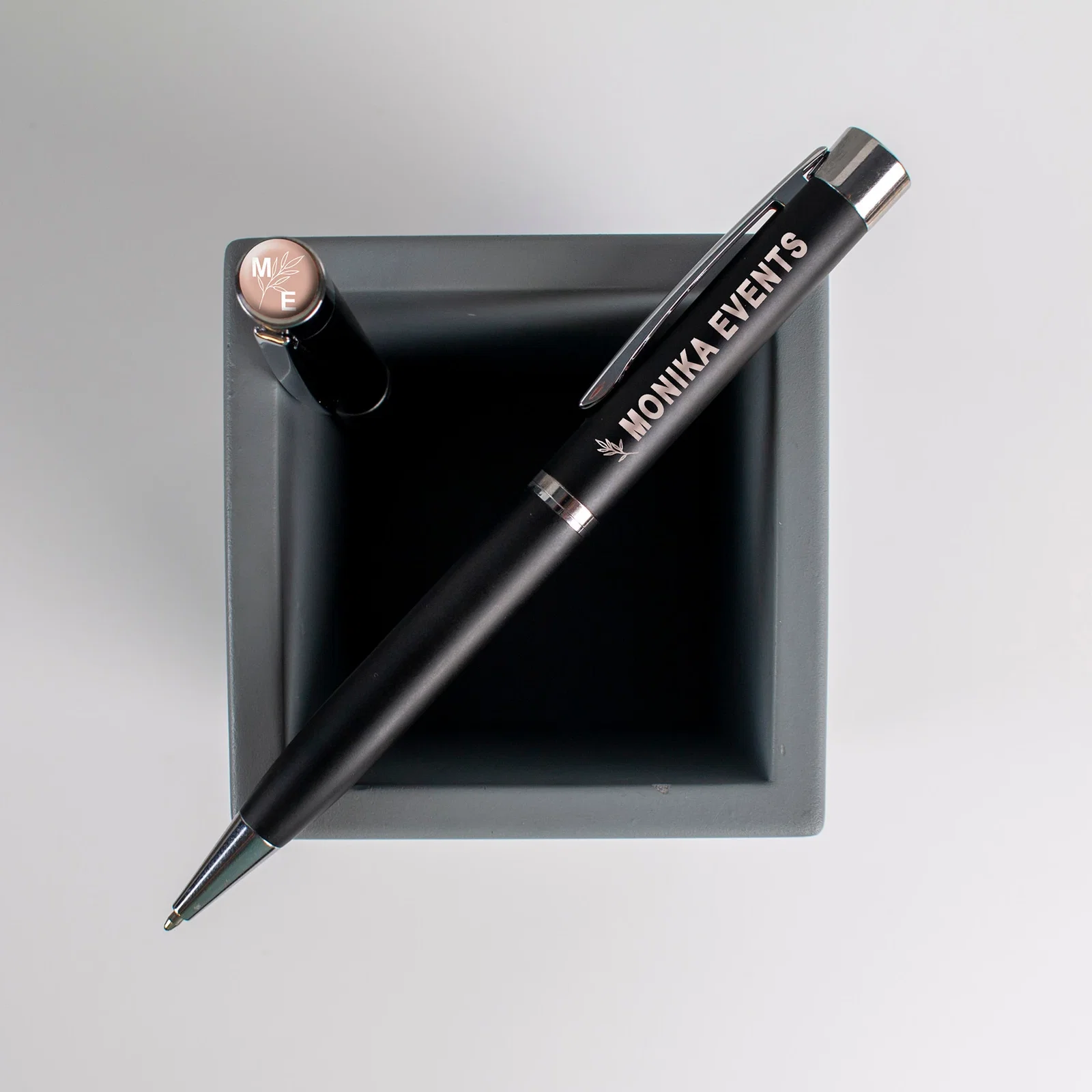 Amesbury Pen with Photodome: Black