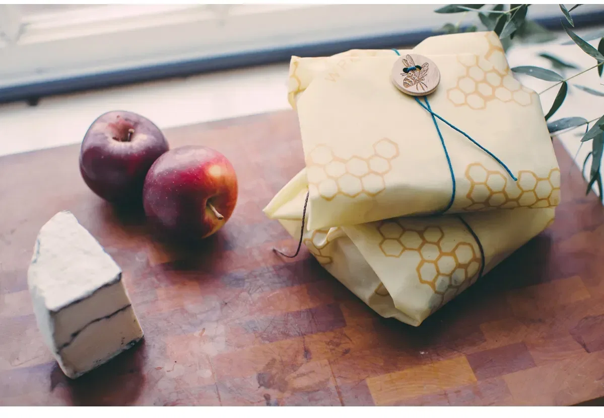 Bees Wrap® Large Sandwich with Tie (13" x 13") — view 2