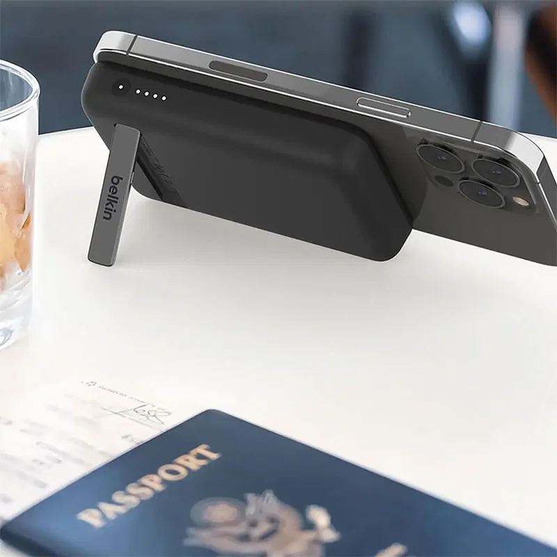Belkin BoostCharge Magnetic Wireless Power Bank 5K + Stand — view 10