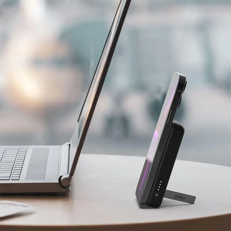 Belkin BoostCharge Magnetic Wireless Power Bank 5K + Stand — view 11