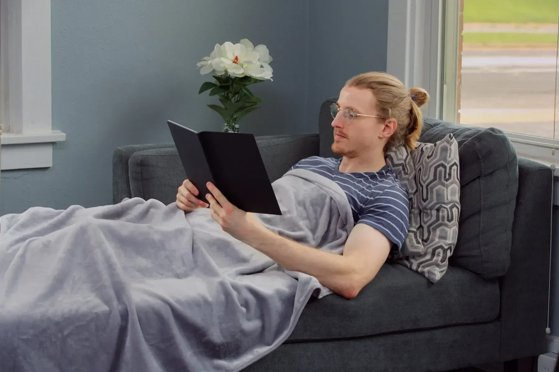 BeWell 50x60 Plush Flannel Blanket in use