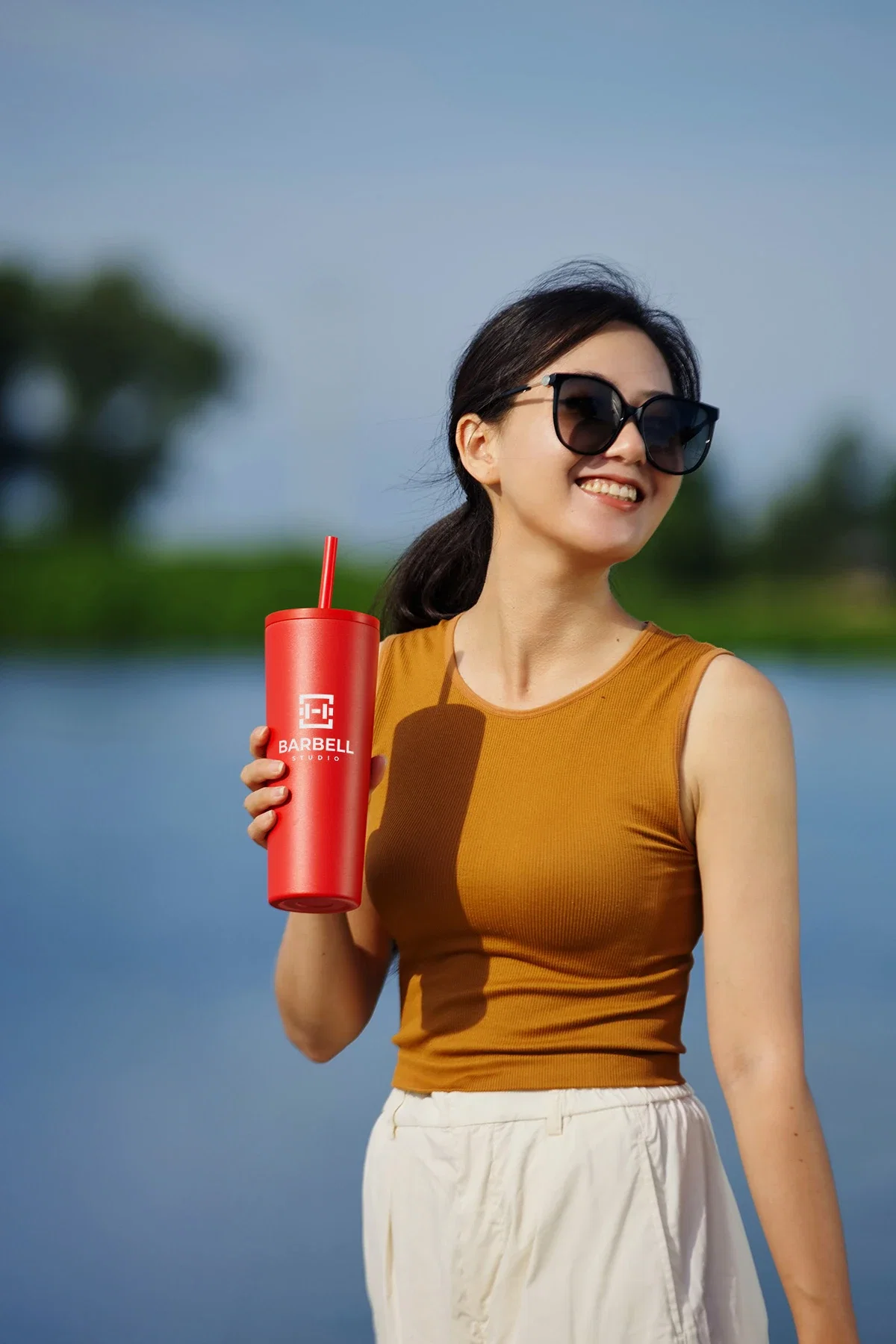 Bradford 24 oz Vacuum Insulated Stainless Steel Tumbler with Straw held in hand