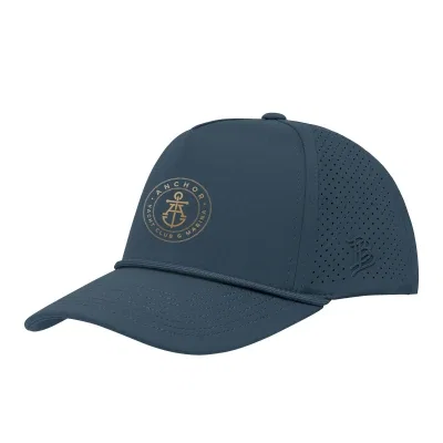 Curved brim cap with a structured front and flat closure