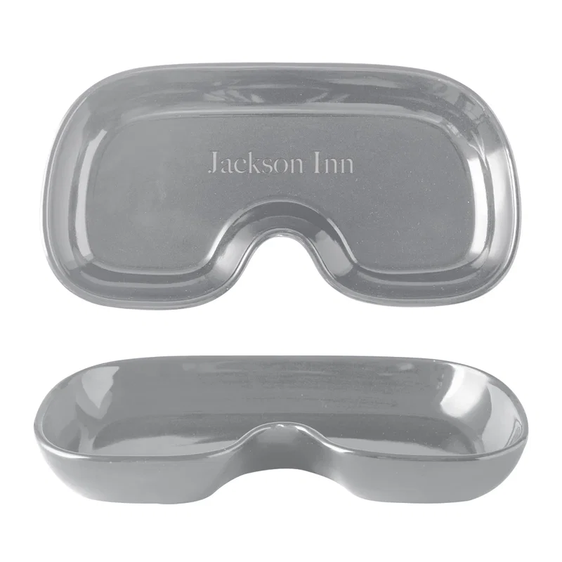 Interior curve of the tray shown up close