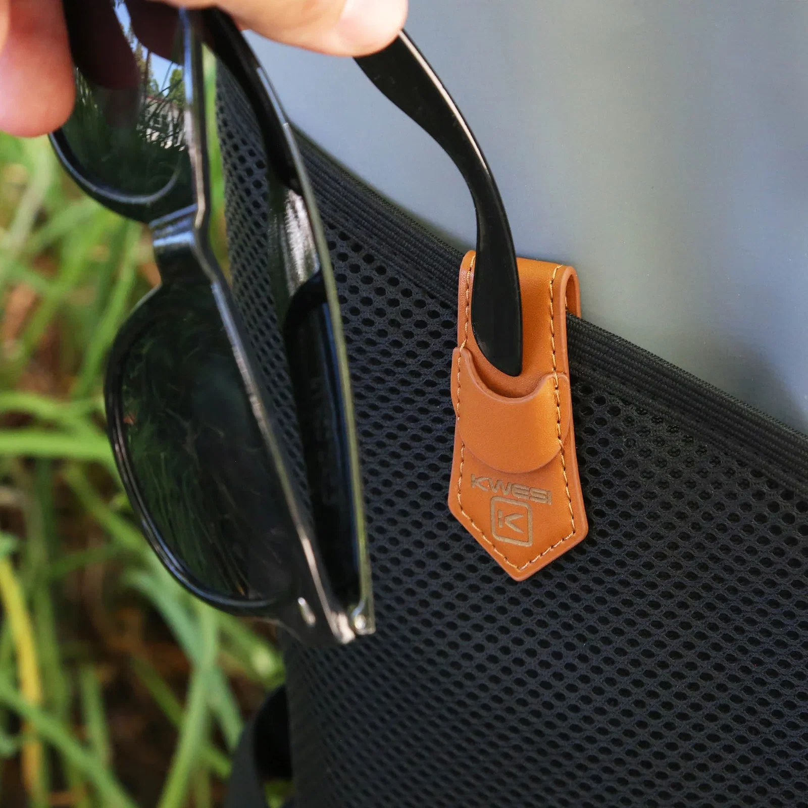 Clippin' Glasses Holder — view 3