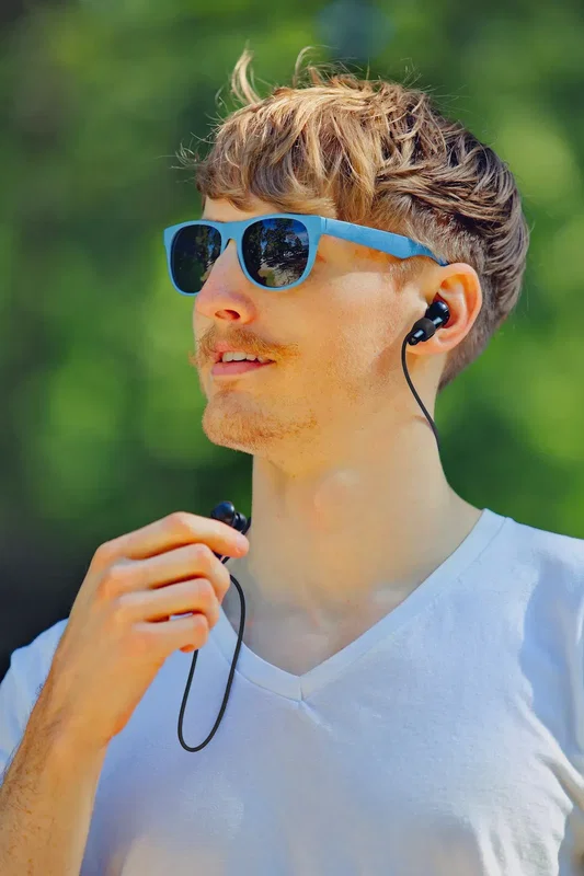 Custom Magnetic Earbud/Glasses Holder — view 4