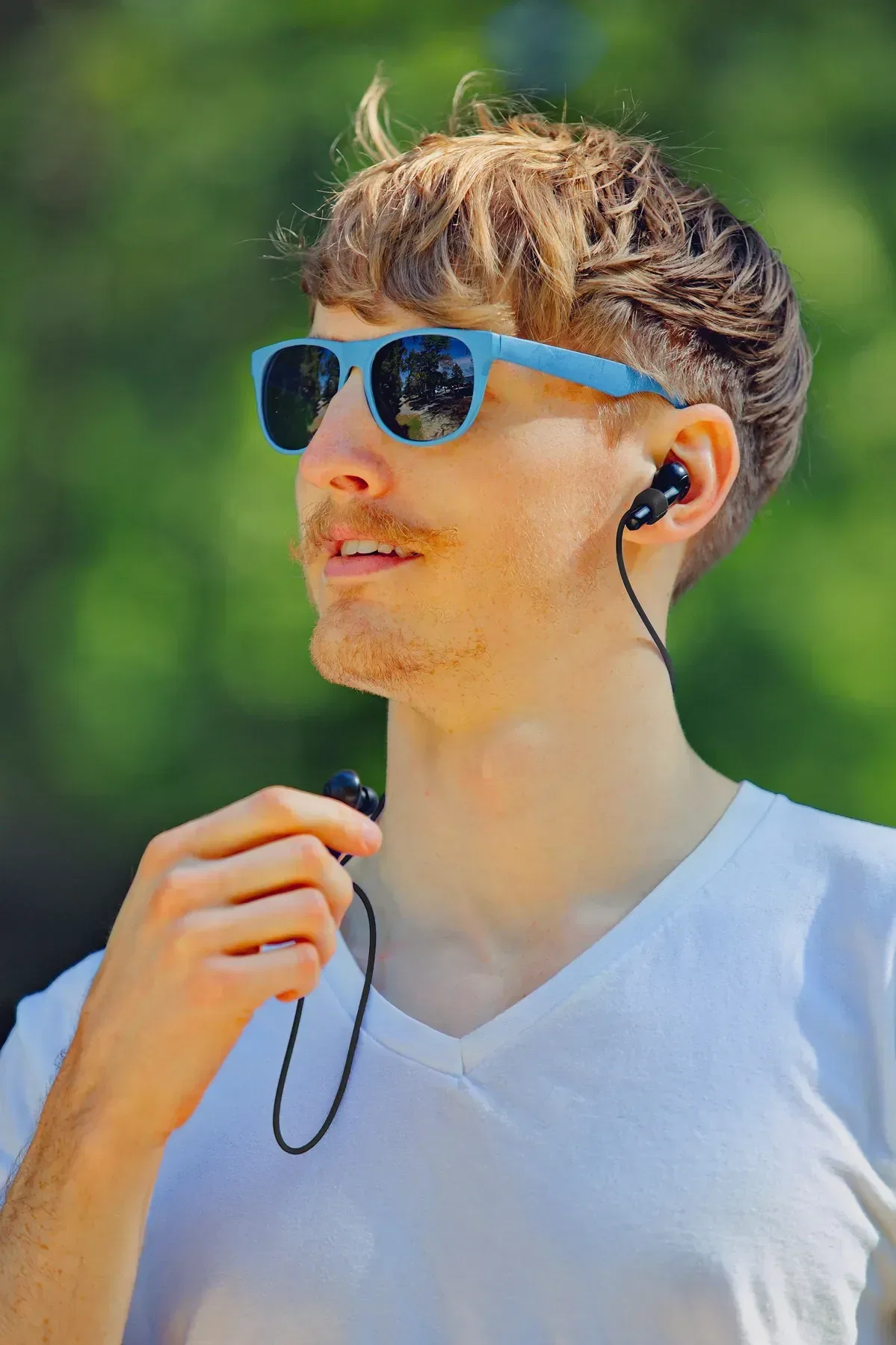 Close-up of magnetic clasp on custom Easy-Wear earbud and glasses holder