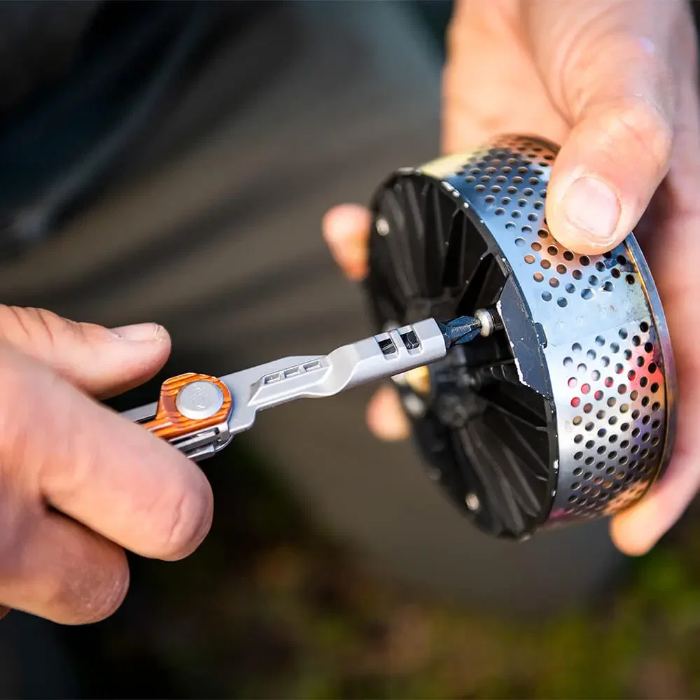Gerber Armbar Slim Drive - Onyx in use
