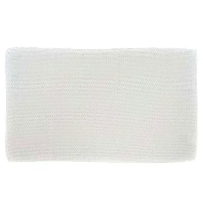 Corner detail of the woven polyester surface used to dry clubs