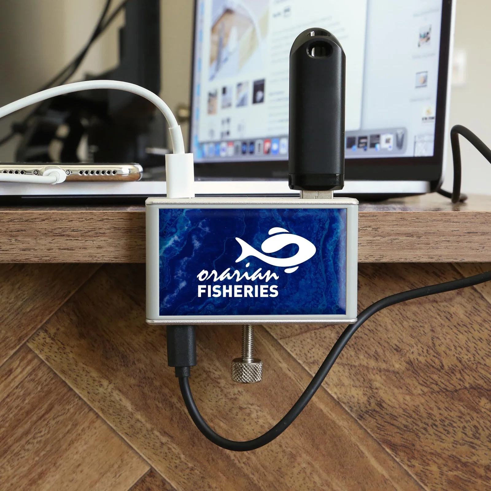 Hang4 USB Hub — view 2