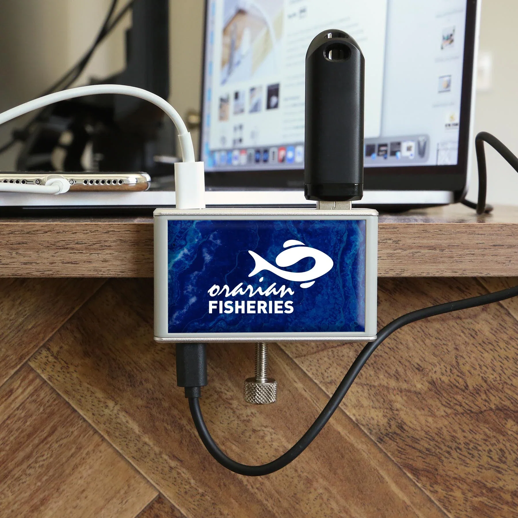 Hang4 USB Hub — view 2