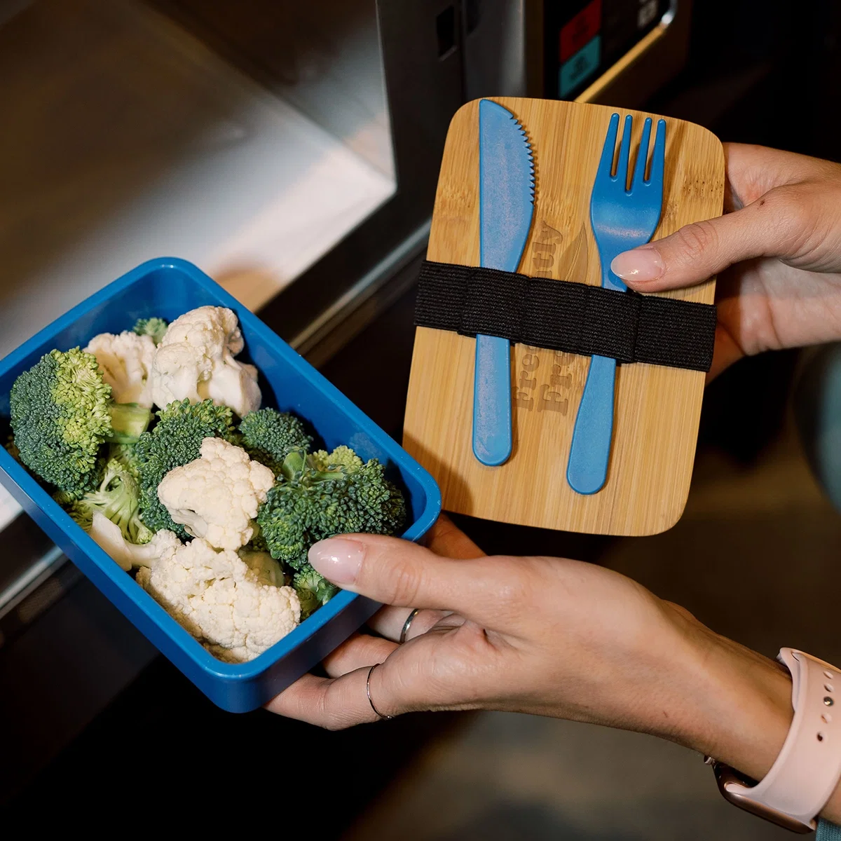 Harvest Lunch Set With Bamboo Lid held in hand