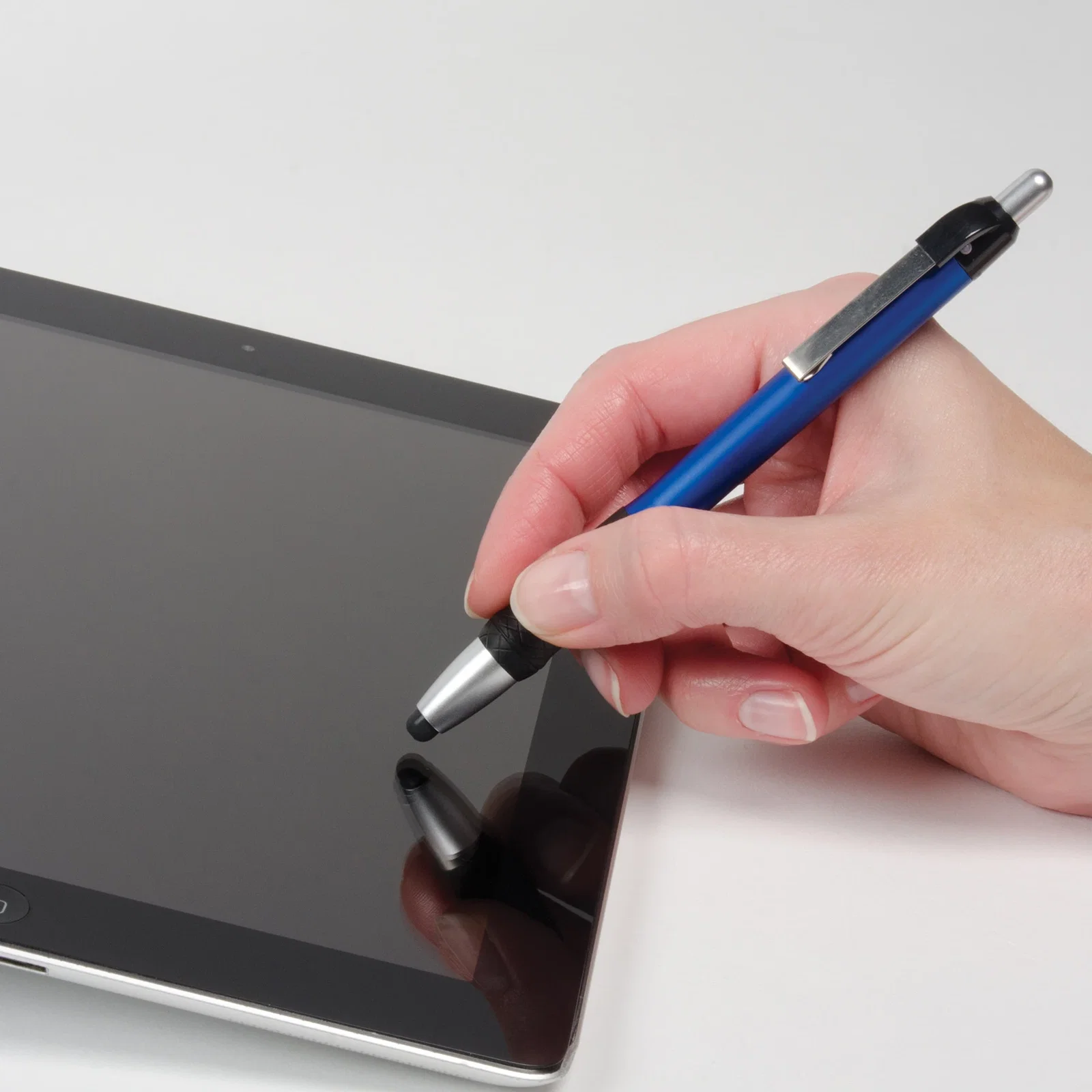 MaxGlide® Click Tropical Pen (Pat #D709,950) in use