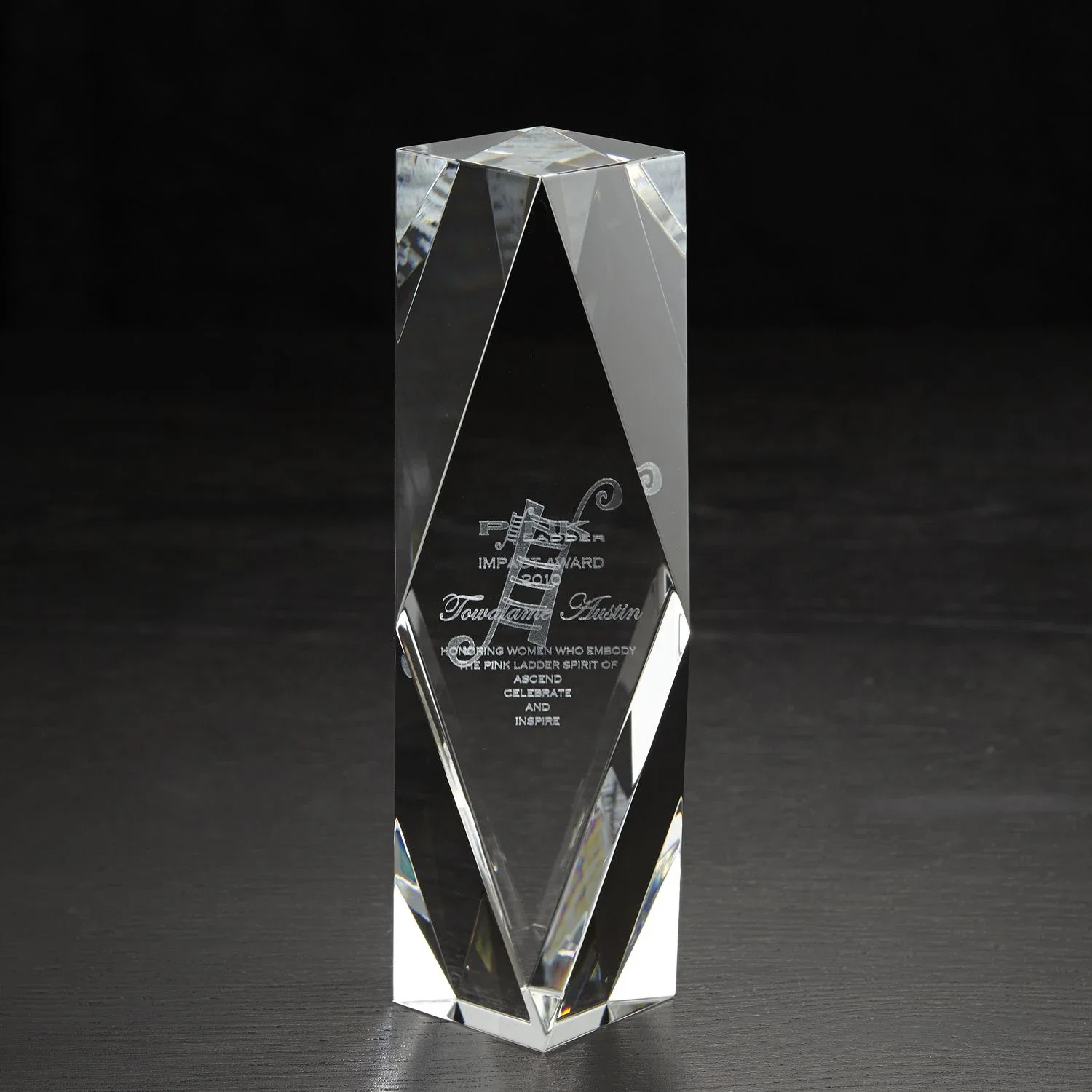 Medium Chairmans 3D Crystal Award — Clear — view 2