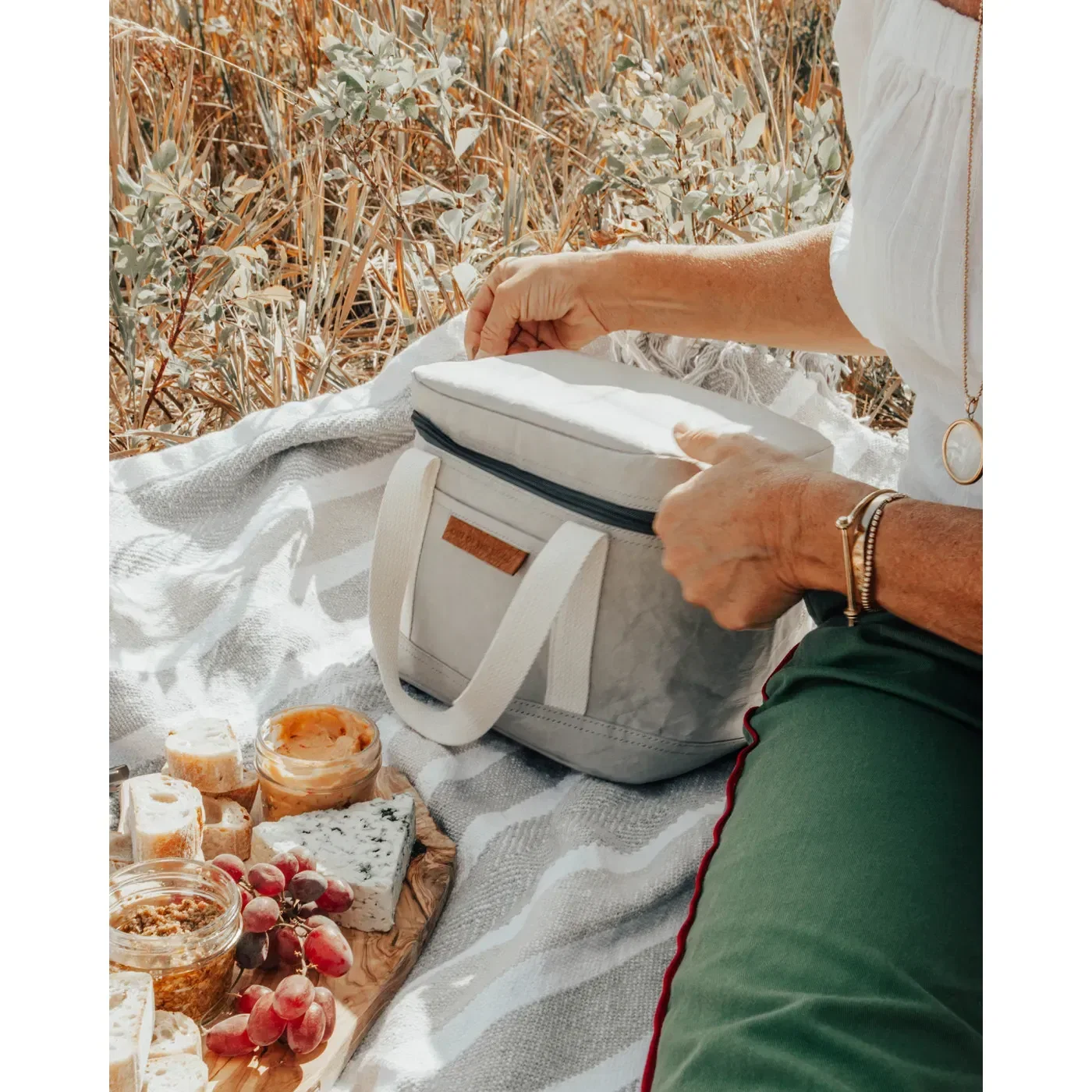 Out of The Woods® Walrus Mini Lunch in use