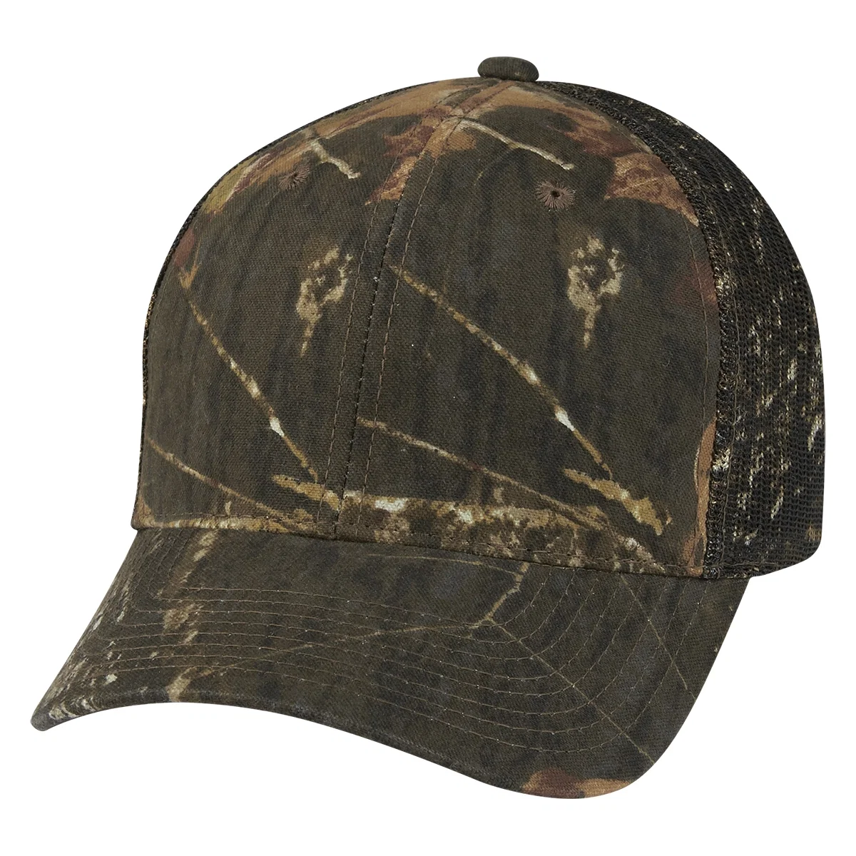 Curved brim carrying the matching camo print