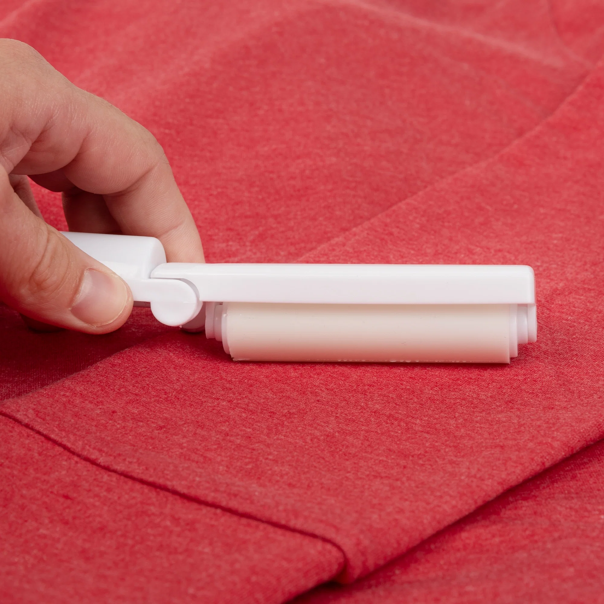 White handle gripped for a quick clothing touch-up