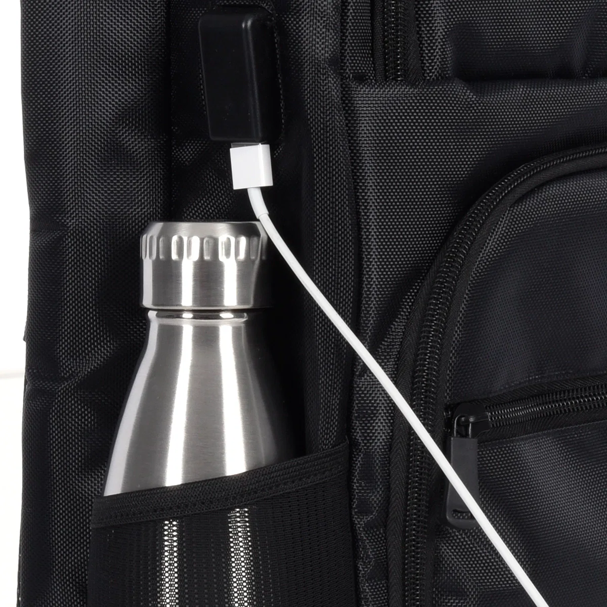 Side handle used to carry the bag like a case