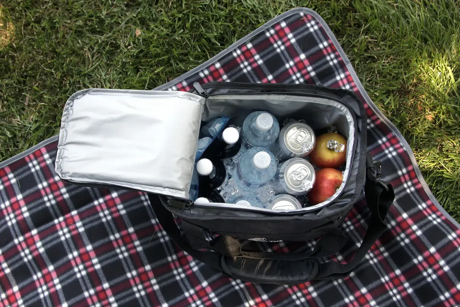 Branded SENSO collapsible cooler bag, side profile with carry handle