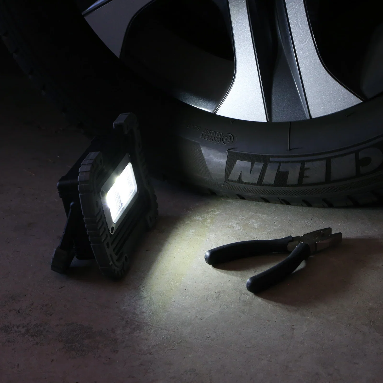 The Illuminator Cob Work Light — view 3