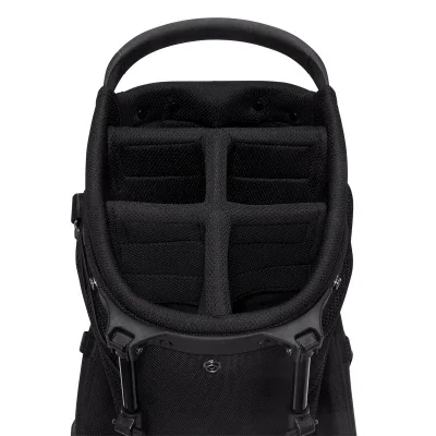 Retractable legs folded against the base of the bag