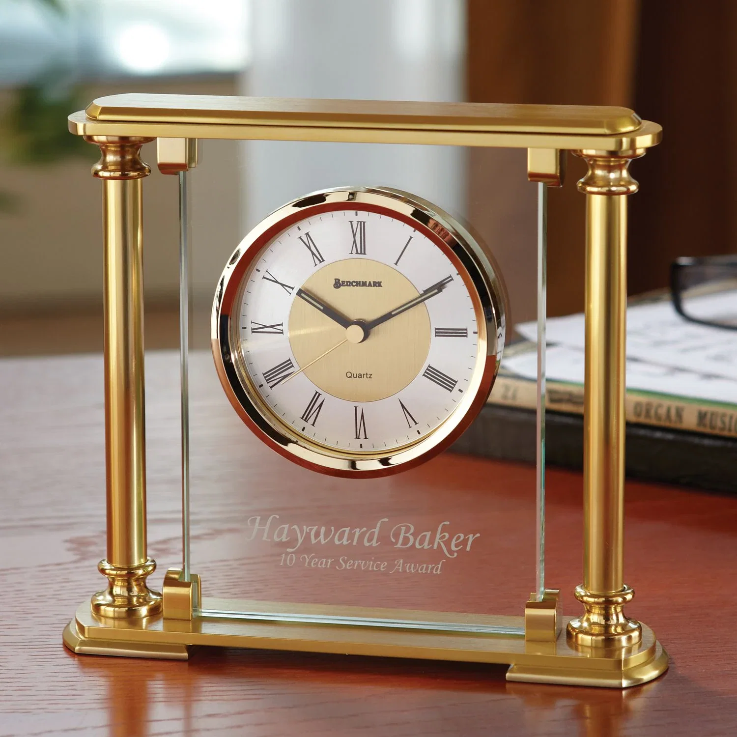 Logo Victoria Clock — Gold — view 2