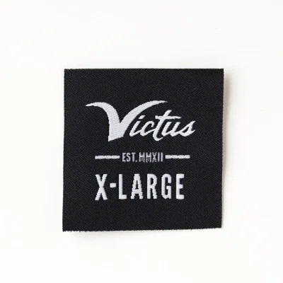 Flat detail of the fabric tag and its finished edges